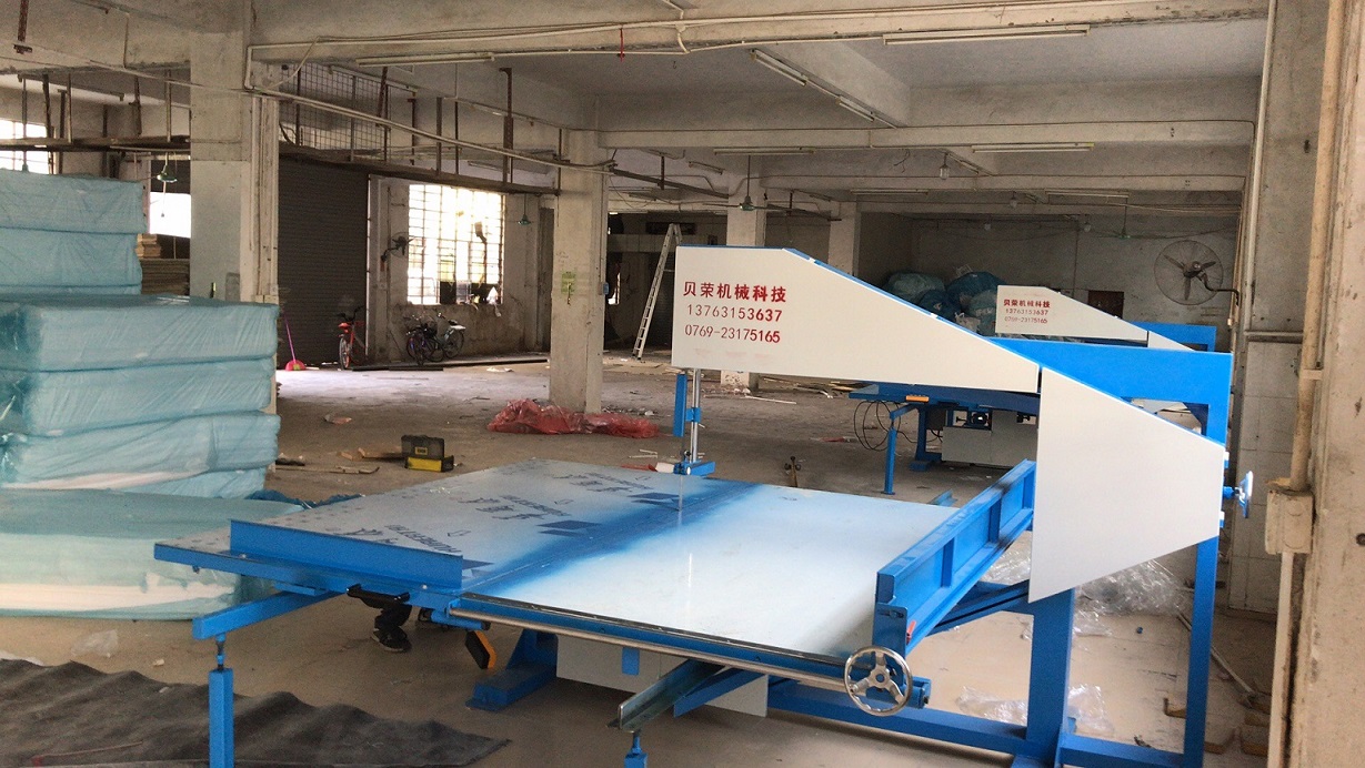 EVA小型型蜂窩紙板立切機(jī)，新型導(dǎo)電泡棉立切機(jī)