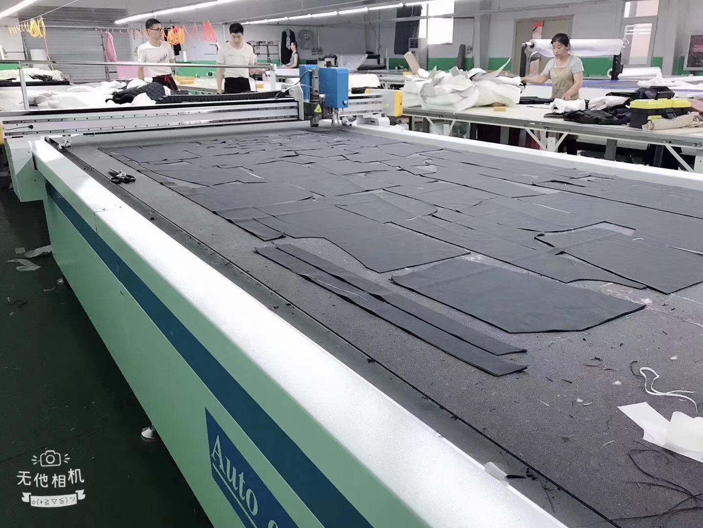 深圳思創廠家直銷智能柔性材料，多層面料切割，精準切割