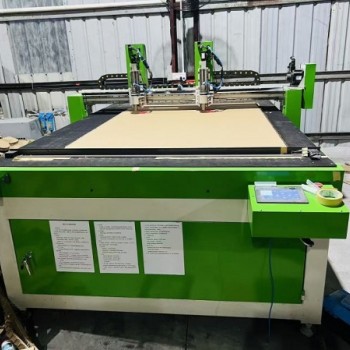 新型CAD數(shù)控圖形切割機(jī)，全自動(dòng)蜂窩紙板立切機(jī)